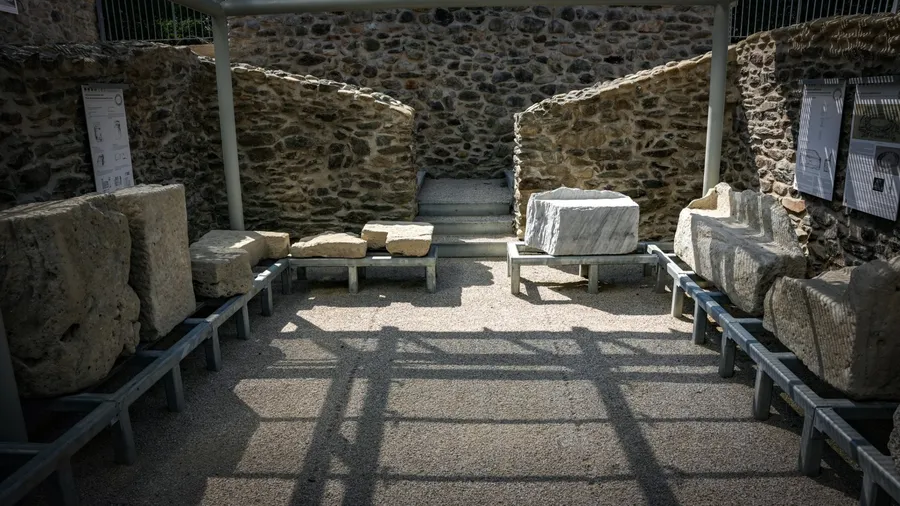 Amfiteatrul roman de la Ulpia Traiana Sarmizegetusa 