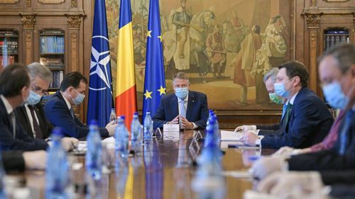 Președintele Klaus Iohannis, ședință pe teme economice cu guvernul la Palatul Cotroceni / Întâlnirea, după ce planul de relansare economică a fost aprobat de conducerea PNL
