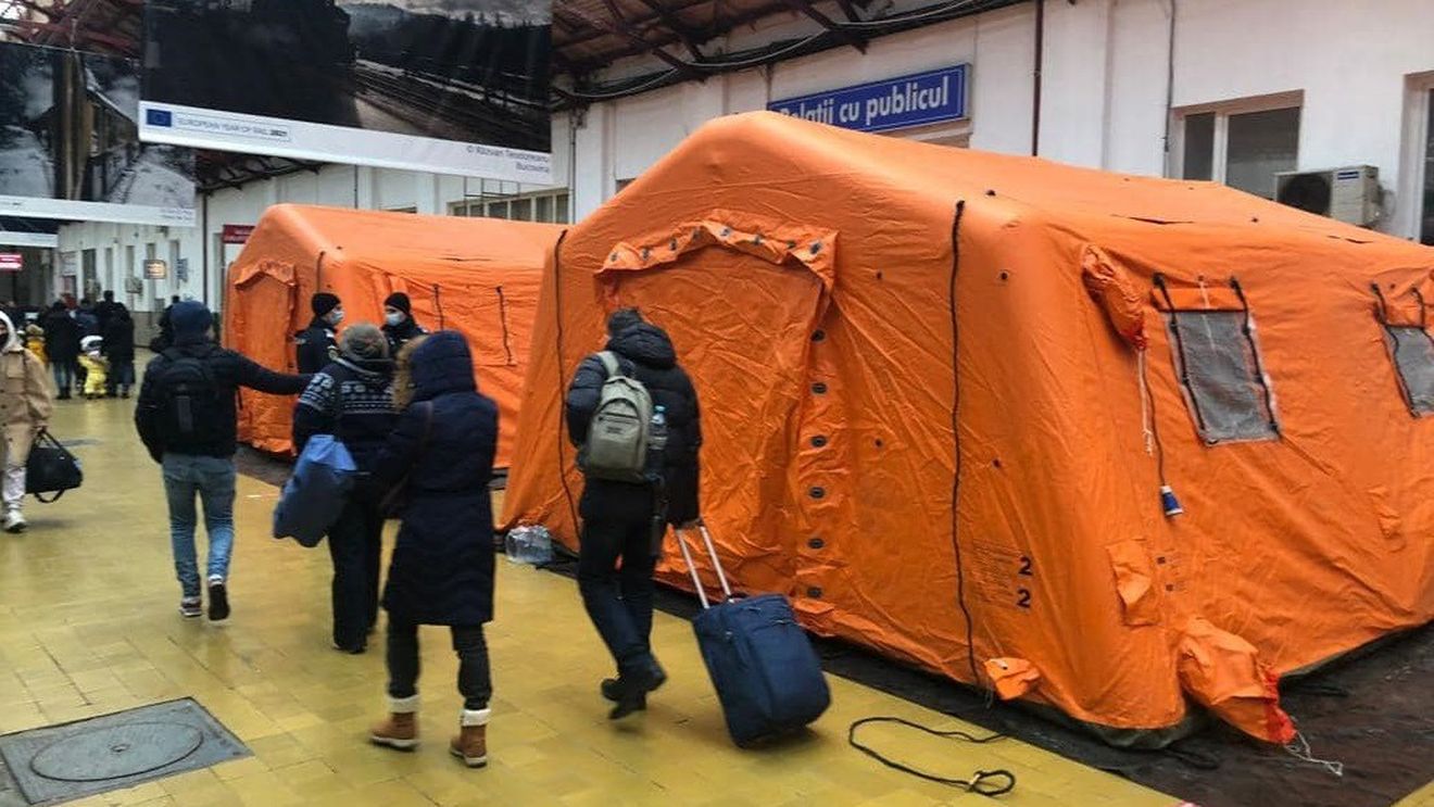 Organizaţia „Salvaţi Copiii”: Trei din cinci părinţi ucraineni refugiaţi în România nu au un loc de muncă / Lipsa abilităţilor de comunicare în limba română este cauza pe care o declară cei mai mulţi