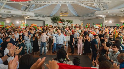 Programul cu nuanțe extremiste de dreapta al partidului VOX constituie un obstacol în formarea unui guvern de coaliție cu Partidul Popular după alegerile din Spania