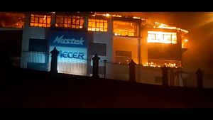 VIDEO Imaginile dezastrului din Africa de Sud: Protestatarii violenți jefuiesc și incendiază magazine, nemulțumiți de încarcerarea fostului președinte Zuma