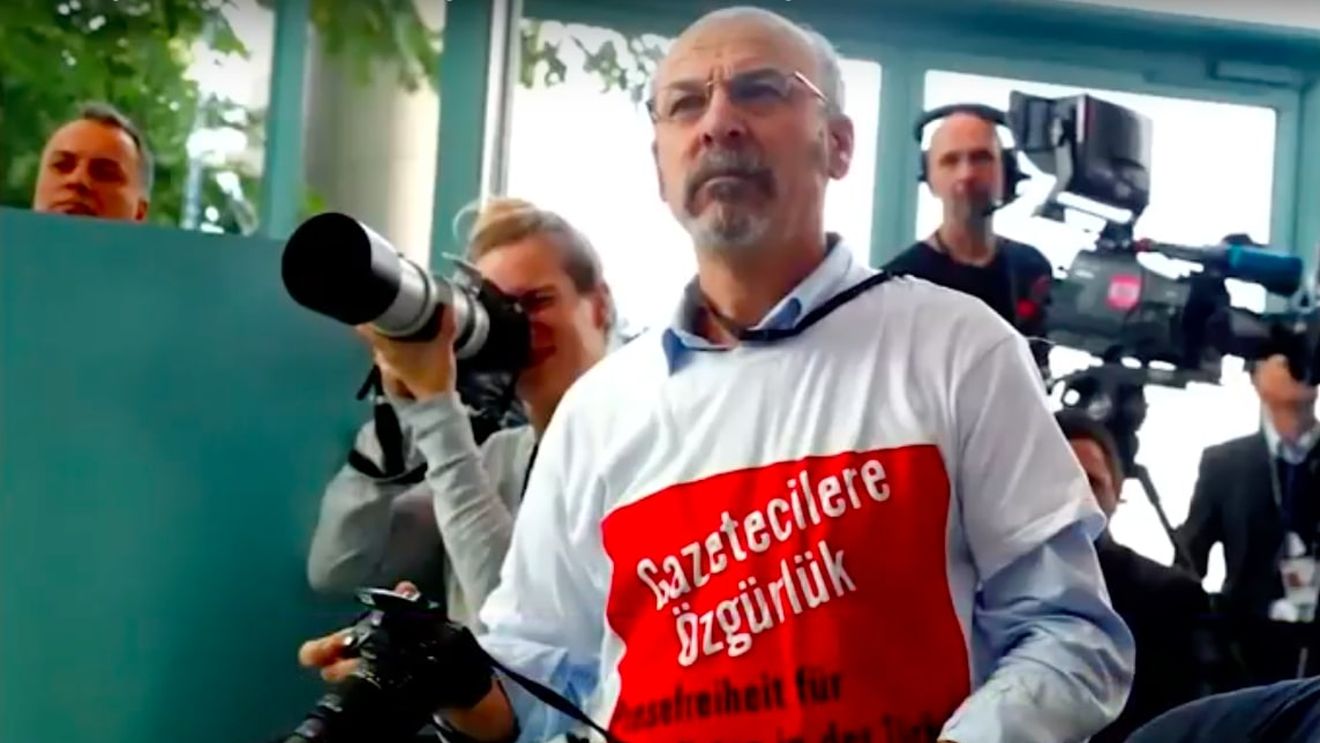 Jurnalistul care a protestat în timpul vizitei de stat în Germania a lui Erdogan va fi deportat în Turcia