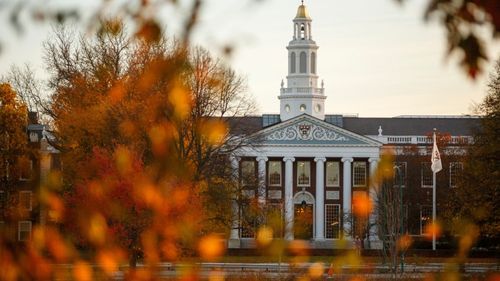 Trump anunţă că se apropie de un acord cu Universitatea Harvard / „Ei vor plăti 500 de milioane de dolari”