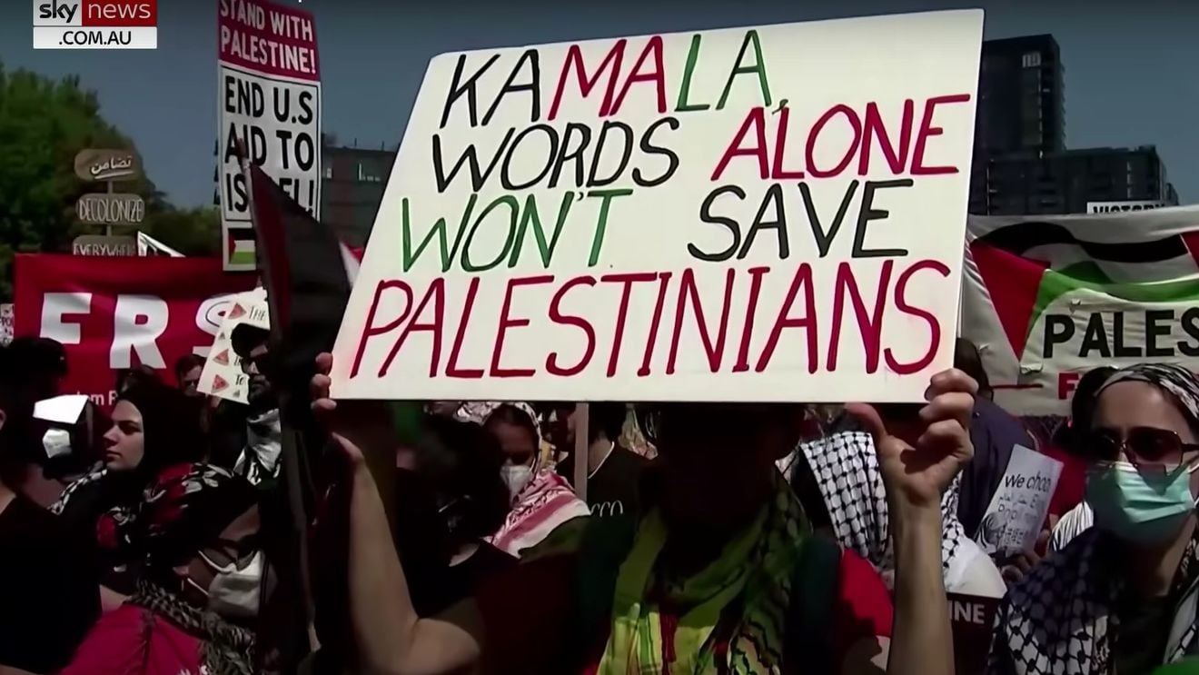 Mii de protestatari pro-palestinieni au mărșăluit la Convenţia democrată: ”Killer Kamala” / Patru persoane arestate după ce gardul de securitate a fost rupt