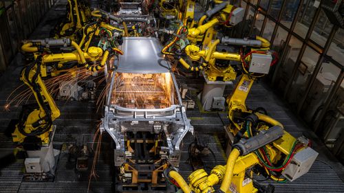 Sectorul auto german face apel la detensionarea disputei tarifare dintre SUA şi UE / Trump spune că noile tarife i-ar obliga pe producătorii auto să-și mute producția mult mai rapid în America