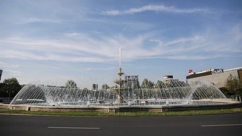 Piața Unirii din București, în pericol de prăbușire. Ministerul Dezvoltării vrea o mega-investiție de 760 milioane de lei de la bugetul de stat pentru repararea planșeului de beton vechi de 80 de ani