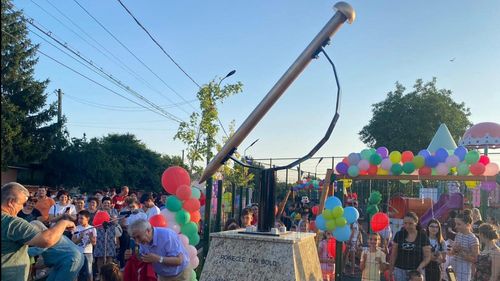 VIDEO Monument inedit la Caracal cu poreclele locuitorilor din cartierul ”Bold” și o sculptură care înfățișează un bold. Ce supranume au localnicii