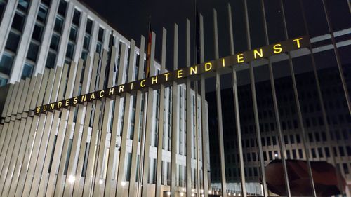 Zeitenwende: Germania intenționează să acorde spionilor noi puteri extinse, în vederea unei posibile separări de Statele Unite