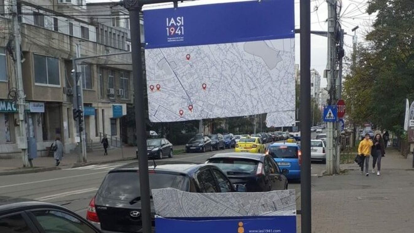 Un panou despre Pogromul de la Iaşi, distrus în mod repetat/ Primăria nu crede că e antisemitism, dar vrea mutarea panoului