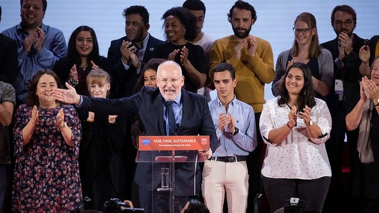 Socialiștii europeni l-au desemnat pe Frans Timmermans, un critic al guvernului Dăncilă, drept candidat la funcția de președinte al Comisiei Europene/ Dragnea a lipsit de la Congresul PES de la Barcelona