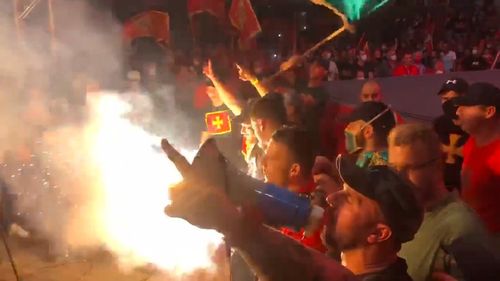 VIDEO Muntenegru: Mii de oameni au demonstrat la Podgoriţa împotriva folosirii simbolurilor sârbe de către partidele din opoziţie, câştigătoare ale alegerilor parlamentare