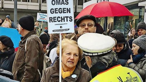 6.000 de bunici germani, conduși de o sibiancă împotriva extremismului. ”Dacă tăcem cu toții, se întâmplă din nou”