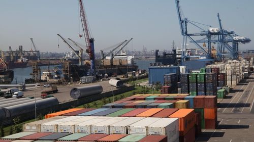 Grindeanu: Zilele următoare va fi implementat e-ticket, un prim pas din proiectul de digitalizare în portul Constanţa: Îi anunţ pe toţi că nu va intra nimeni în port fără a accesa şi a folosi acel sistem