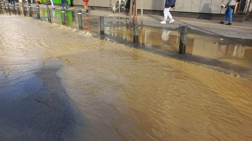 VIDEO O conductă Apa Nova veche de 80 de ani s-a spart și a inundat Calea Dorobanților din București pe o distanță de câteva zeci de metri.