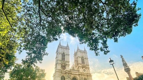 Biserica Angliei renunță la investițiile în marile companii petroliere/ Reprezentanții bisericii, care administrează un fond peste 10 miliarde de lire sterline, spun că nu s-au făcut progrese către un nivel zero de emisii