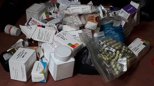 Percheziţii în Marea Britanie şi România, la o grupare care spunea că vinde medicamente pentru boli grave, dar încasa banii și nu mai onora comenzile