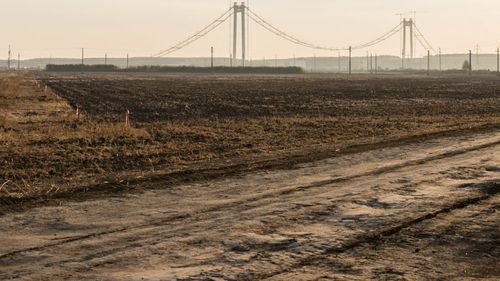 UMB a început în avans lucrările pentru construirea Drumului Expres Brăila – Galaţi. Contractul pentru şoseaua rapidă de 11 kilometri a fost semnat în aprilie, iar termenul de execuţie este de doi ani