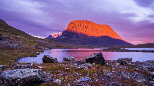 Incendiile și temperaturile extreme din sudul Europei schimbă preferințele turiștilor în privința destinațiilor tradiționale de vacanță / Nordul Europei devine atrăgător în lunile de vară