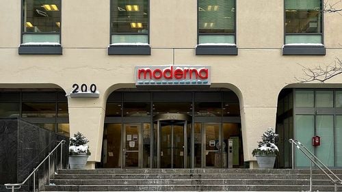 UE a semnat un contract pe patru ani cu Moderna pentru vaccinuri împotriva COVID-19 pentru 15 state membre. România nu se află printre ele