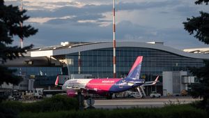 Președintele Klaus Iohannis a promulgat o lege care amână dezvoltarea aeroportului Otopeni cu șase ani