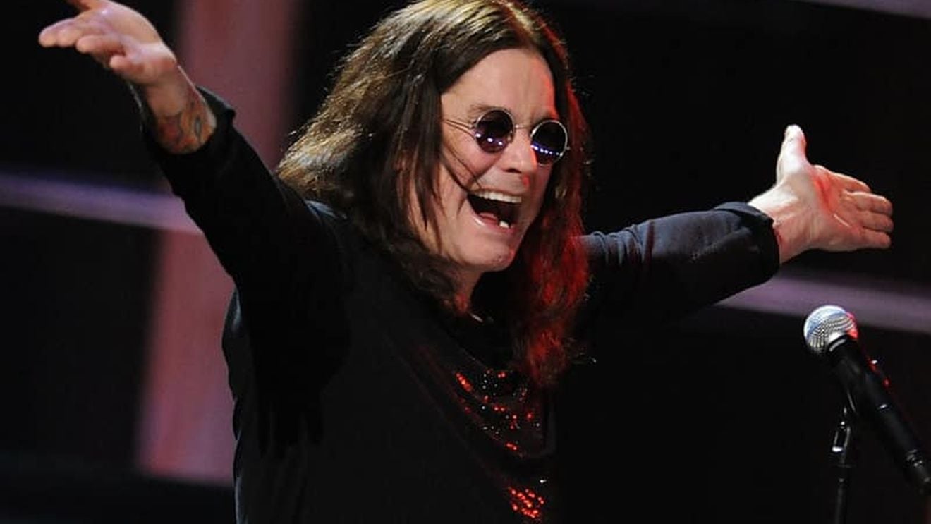 Ozzy Osbourne, în culmea fericirii după un ultim concert alături de Black Sabbath. Peste 40.000 de persoane la show-ul de la Birmingham, la care au participat o pleiadă de vedete rock si heavy-metal - VIDEO