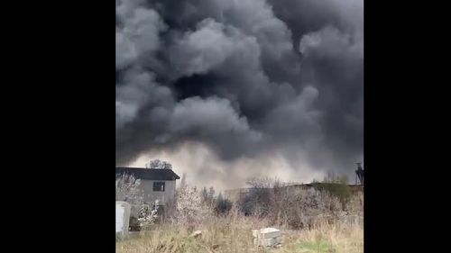 Incendiu puternic la o hală de procesare şi depozitare a deşeurilor reciclabile din Iași. La intervenţie a fost folosită şi autospeciala de transport roboţi / Mesaj Ro-Alert