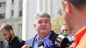 Cum a încercat Gabriel Oprea să intre în PSD pe ușa din dos: A înființat, în vară, asociația ”fără caracter politic” Uniunea Militarilor şi Poliţiştilor, iar după turul 1 a semnat un protocol cu PSD de susținere a Vioricăi Dăncilă