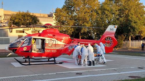 Un pacient cu COVID aflat în stare gravă a fost transferat de urgență de la Cluj în Ungaria cu un elicopter SMURD