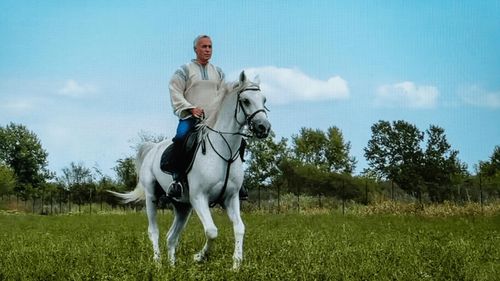 BREAKING Percheziții în dosarul lui Călin Georgescu, acuzații noi de corupere a alegătorilor. Sunt vizate firmele de la care candidatul pro-rus avea mașini închiriate - SURSE