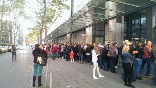 VIDEO Mobilizare masivă a românilor din Diaspora, la fel ca la prezidențialele din 2014: mii de oameni s-au așezat la cozi în toată lumea cu mult înaintea deschiderii urnelor