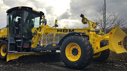 Proiect de lege: Vehiculele rutiere lente, care nu dezvoltă o viteză mai mare de 25 km/ h, pot fi înmatriculate şi înregistrate la RAR / Lista cuprinde autocositoare, autostivuitoare, combine agricole, autogredere etc