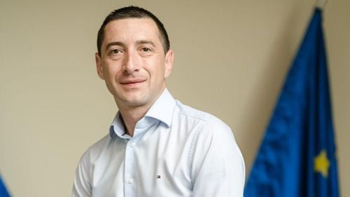 Primarul orașului Breaza a demisionat din USR și trece la PNL / Bogdan Novac are o relație bună cu Iulian Dumitrescu, liderul liberal urmărit penal de DNA