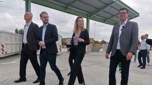 FOTO Primul Centru de colectare a deșeurilor cu aport voluntar din România, inaugurat la Dumbrăvița. Ministrul Mediului, Diana Buzoianu: „Un proiect absolut vital pentru comunitate”