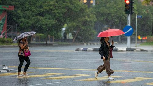 Vremea mâine, 3 octombrie. Coduri meteo de vreme rea. În București continuă ploile, cu temperaturi de maxim 12 grade. HARTĂ