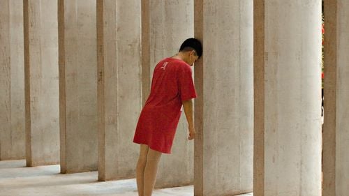 STUDIU Mai mult de un sfert dintre români sunt pesimişti în privinţa anului 2025 / ”Creșterea pesimismului și prevalența unei atitudini neutre sugerează că românii resimt tot mai intes nesiguranța socială și economică”