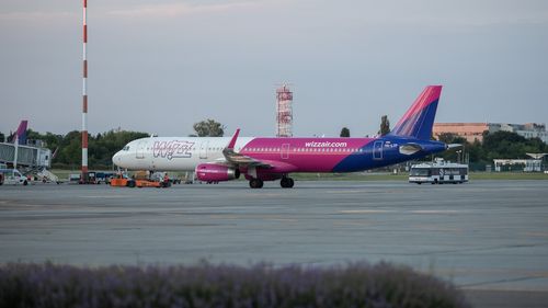 Wizz Air poate fi obligată să anuleze peste opt mii de zboruri din cauza problemelor cu motorul unor aeronave