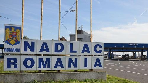 28 de cetăţeni străini ascunşi în două autovehicule, prinşi încercând să treacă ilegal în Ungaria / Mașinile erau conduse de șoferi din Serbia și Turcia