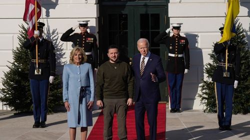 UPDATE Vizită istorică în SUA: Zelensky a ajuns la Casa Albă / Biden: SUA va ajuta în continuare Ucraina cu rachete, inclusiv cu sisteme Patriot / Zelensky: Un capitan de pe o baterie HIMARS vă trimite o medalie pentru merite militare/ A spus că mulți dintre frații lui au fost salvați cu ajutorul dvs.