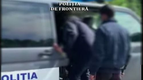Dosar pentru contrabandă: Ţigări, motorină, insecticid şi votcă, descoperite la frontiera cu Ucraina într-un microbuz