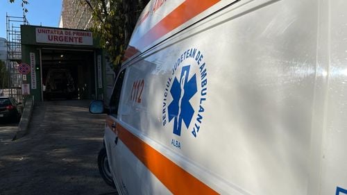 21 persoane transportate la spital după ce un elev din clasa a IX-a a pulverizat spray cu piper în interiorul liceului CFR din Constanța / Băiatul a fost preluat de polițiști
