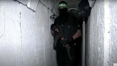 Poveștile foștilor ostatici eliberați de Hamas: "A trebuit să-mi sap propriul mormânt în tunel. Am fost operat la mână fără anestezie"