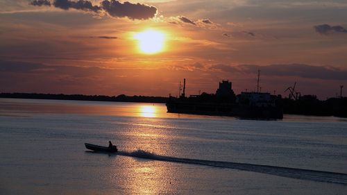 La Chilia-n port, peste mal de război: Spre capătul lumii, unde Raiul și Iadul împart Dunărea/ Prin satele fără oameni, pe drumul unei răbdări pe care ți-o poți doar închipui (galerie foto)