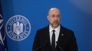 Premierul Ucrainei: Am semnat un acord care va permite poporului ucrainean şi românilor să-şi folosească documentele educaţionale, diplomele, fără nicio permisiune sau aprobare, în ţările noastre, pentru a lucra în funcţie de profesia lor