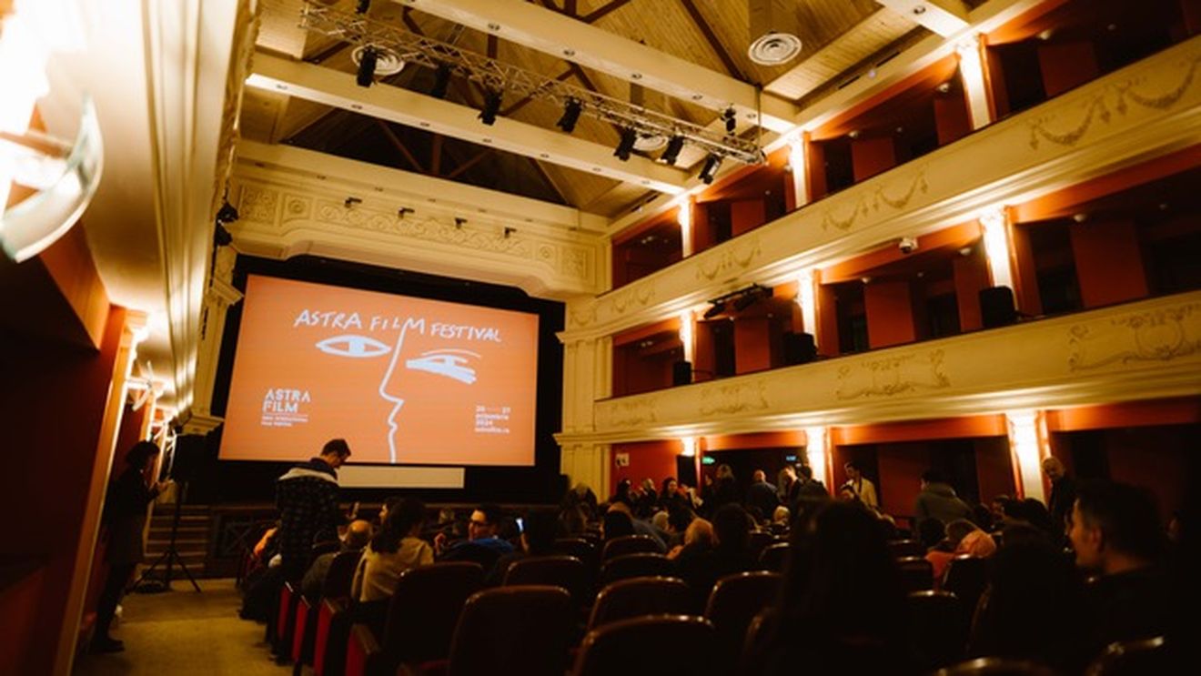 JURNAL DE FESTIVAL. Flashback al galei de deschidere: filmul TATA, vizionat, din nou, printre lacrimi la Astra Film Festival (Parteneriat)