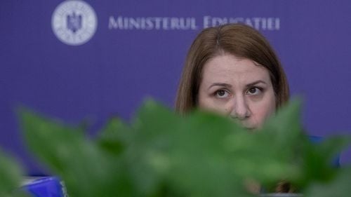 VIDEO Ligia Deca: Dacă nu ne întoarcem în clase săptămâna viitoare, luăm în calcul reprogramarea examenelor / Până în 9 iunie vom ști dacă rămânem în calendarul actual / Rugăm cadrele didactice să ne ajute să putem finaliza acest an școlar în bune condiții