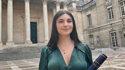 O tânără din Medgidia, șefă de promoție la Universitatea Sorbona, despre elevii care vor să studieze în străinătate: ”Să se gândească bine dacă nu li se face dor de casă. Cine vrea să facă treabă, face și în România”