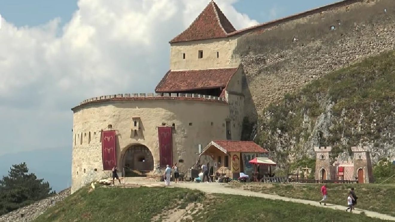 Taxă de intrare în curtea cetății medievale Râșnov, din 13 august