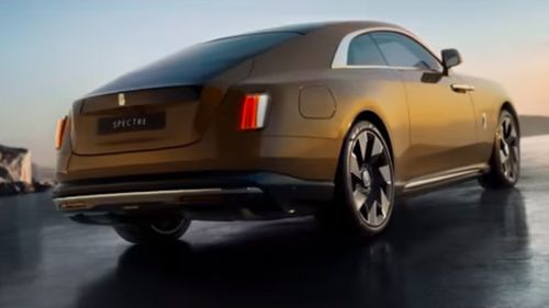VIDEO Rolls-Royce a primit peste 300 de comenzi pentru primul său vehicul electric, Spectre, de 413.000 de dolari