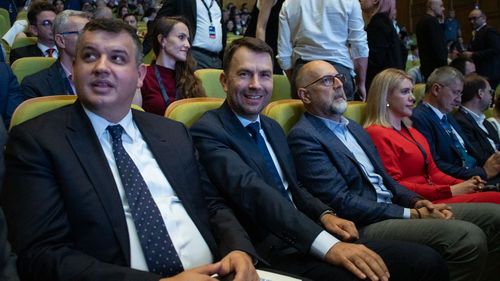 Eugen Tomac, despre deciziile autorităţilor privind regulile din campanie: Sunt profund politizate. Trăim într-o societate democratică şi fiecare cetăţean are dreptul să se exprime, inclusiv dreptul de a schimba strategia în timpul campaniei