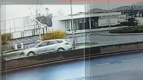 VIDEO Un bărbat a intrat cu viteză într-o pasarelă de pe Bulevardul Pipera-Tunari, femeia din dreapta a murit/ Procurorii au deschis dosar penal pentru omor